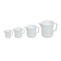 CARAFFE GRADUATE CON BECCO IN PLASTICA