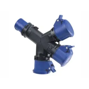 ADATTATORE INDUSTRIALE CON SPINA CEE E TRE PRESE CEE IP54