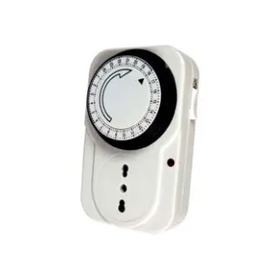 TIMER A PRESA GIORNALIERO CON INTERRUTTORE INTERVALLO 15 MINUTI