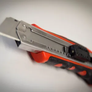 CUTTER UNIVERSALE 2 IN 1 LAMA 18MM