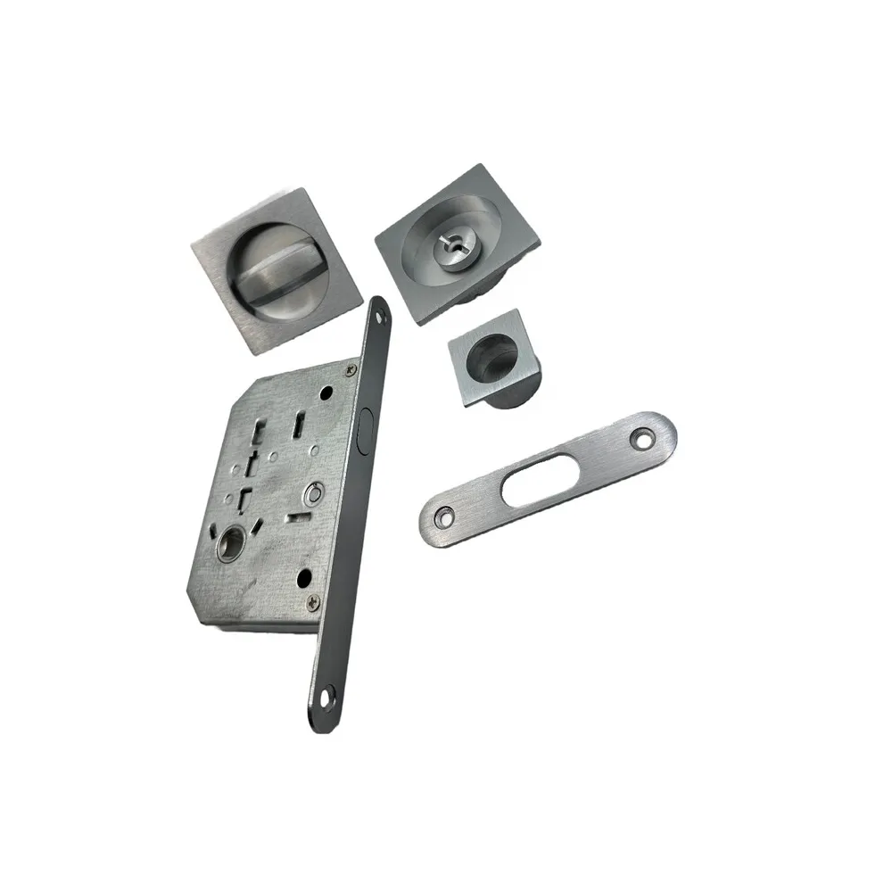 KIT MANIGLIE QUADRO C/SERRATURA PORTE SCORR CROM SAT KIT MANIGLIE QUADRO C/SERRATURA PORTE SCORR CROM SAT